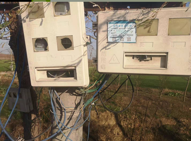 河南鄢陵县陶城镇:供电所管理混乱地爬线 裸露线 遍地开花。