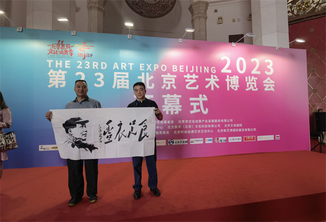 追寻毛体艺术:翰墨丹青,伟人风范 ——记毛体艺术家贾红甫