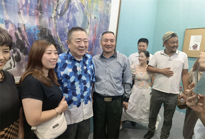 追寻毛体艺术:翰墨丹青,伟人风范 ——记毛体艺术家贾红甫